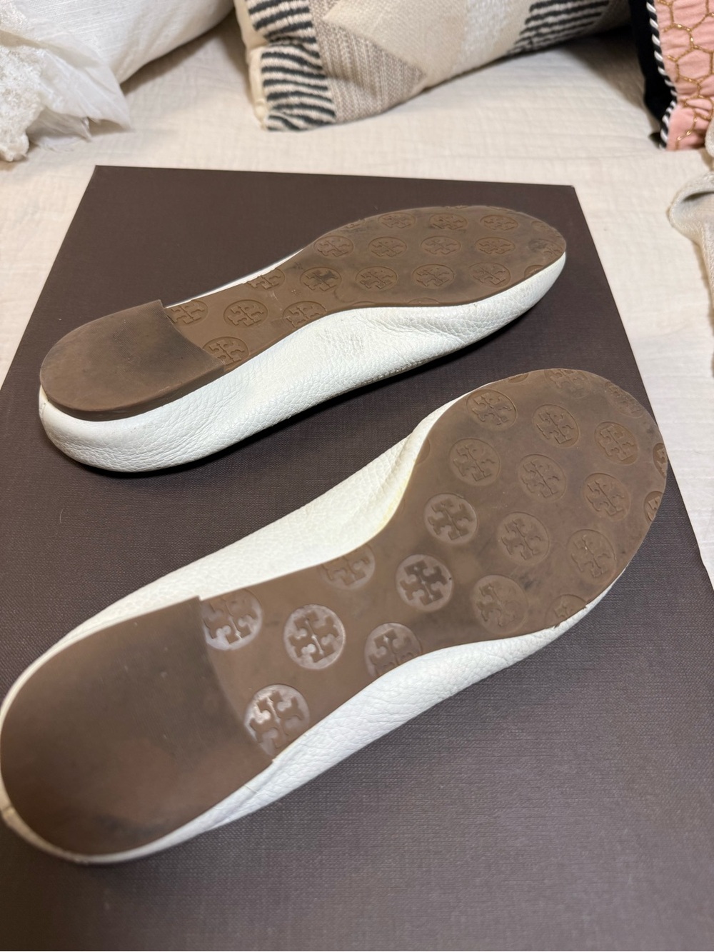 Tory Burch Cream Leather Logo Ballet Flats with Gold Medallion - Picture 5 of 12